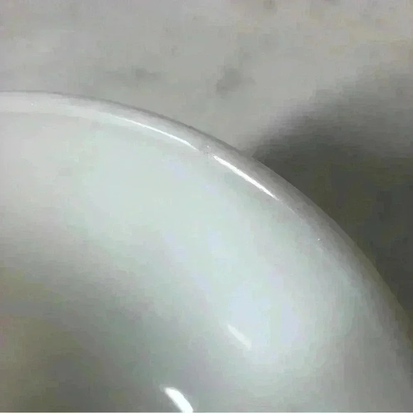 Vintage milk glass Pyrex  Hamilton Beach small mixing bowl with spout - Picture 8 of 9